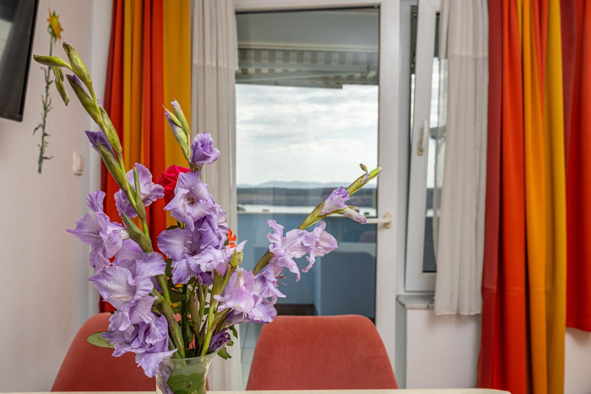 Navy Apartments Jadranovo Bagian luar foto
