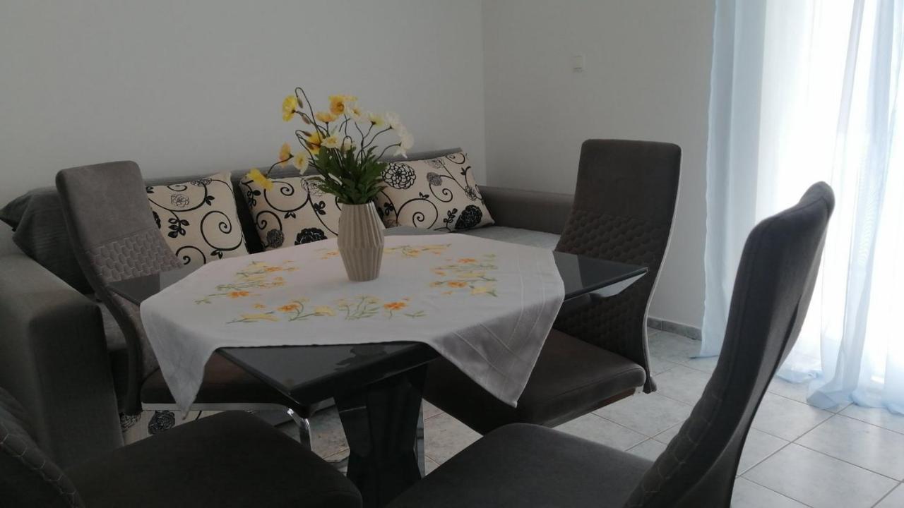 Navy Apartments Jadranovo Bagian luar foto